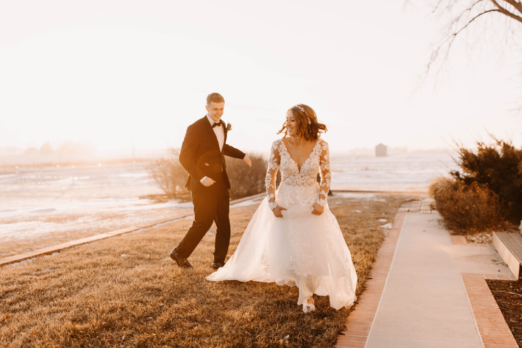 sunset bride and groom photos in iowa
