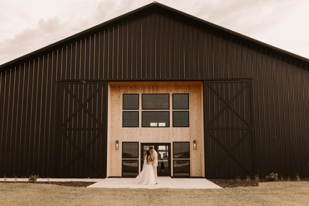 black barn wedding venue in iowa