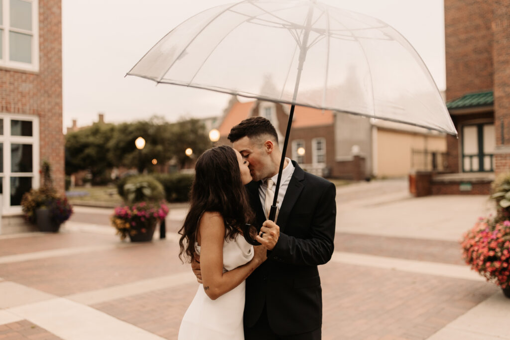 wedding photos with umbrellas